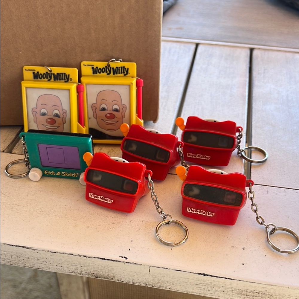 View master, Wooly Willy Keychain Set - Red, Yellow, Green lot of 8.